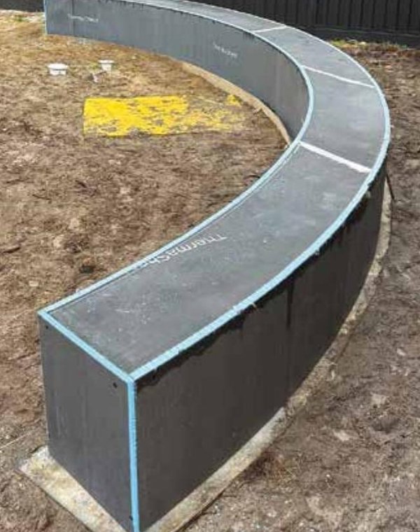 curved garden