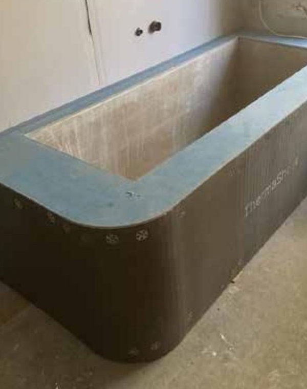 curved bath